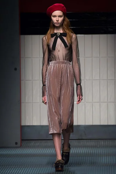 Look 17